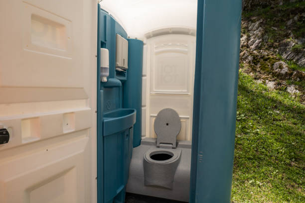 Best Portable restroom trailer rental  in Aurora, MN